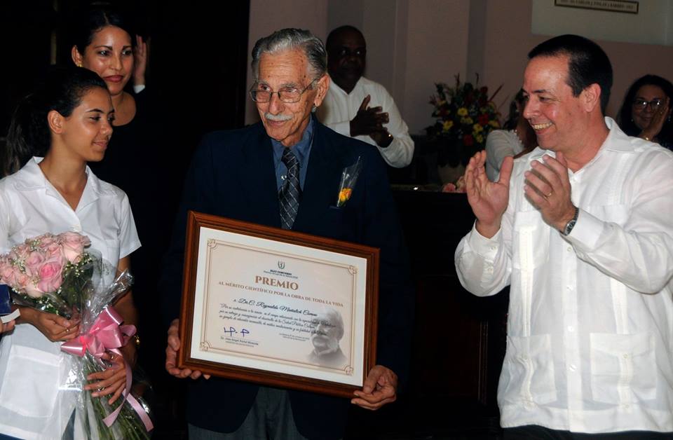 Reynaldo Mañalich durante cuadragésima tercera edición del concurso «Premio Anual de la Salud». Foto: Prensa Latina