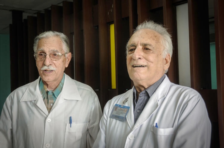 Doctores Reynaldo Mañalich Comas y Charles Magrans Buch