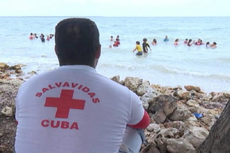 Salvavidas en Cuba. Fuente: Tribuna de La Habana